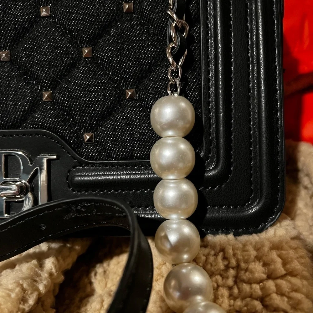 Badgley Mischka Vegan Leather Women’s Crossbody - Picture 4 of 8